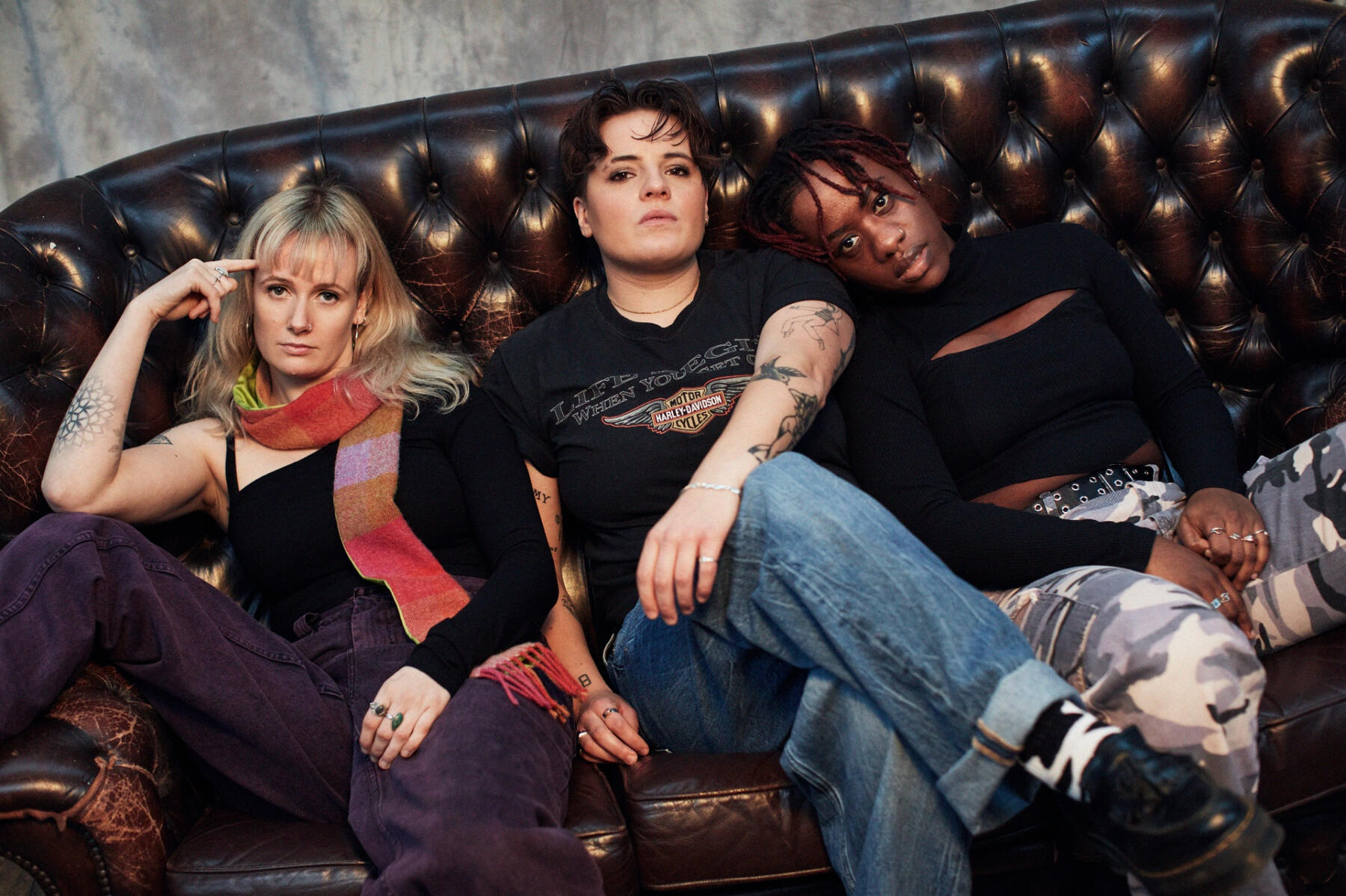 Girlband DORK sofa picture